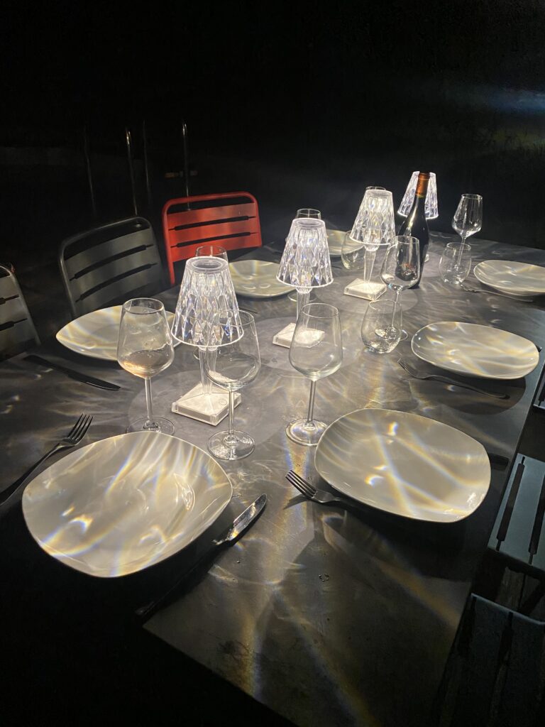 Table pour manger des recettes faciles en groupe à la Maison des Vosges